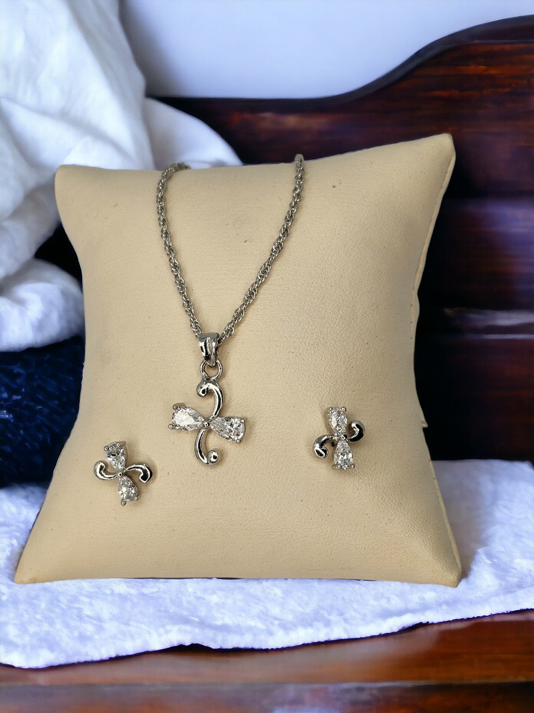 Sterling Silver Looped Clover Pendant Set - PSA Jewels