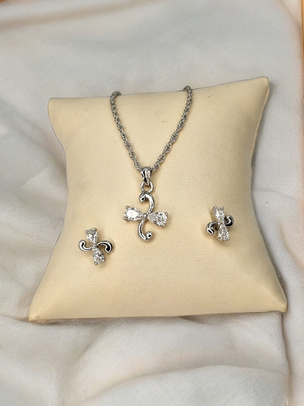 Sterling Silver Looped Clover Pendant Set - PSA Jewels