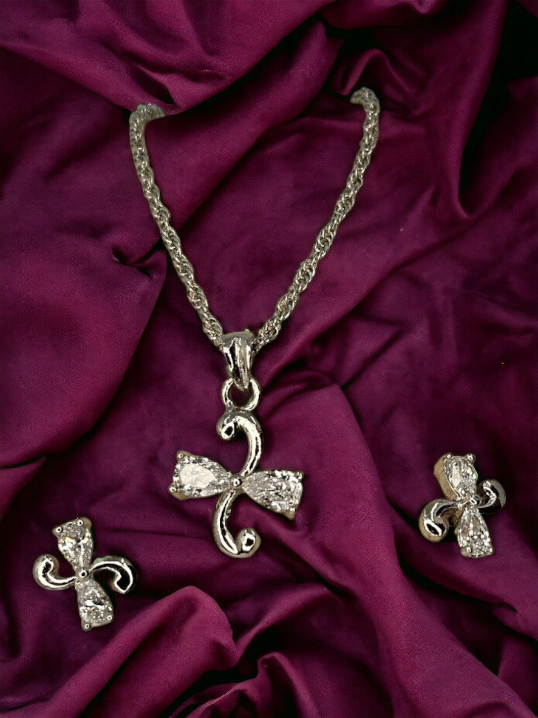 Sterling Silver Looped Clover Pendant Set - PSA Jewels