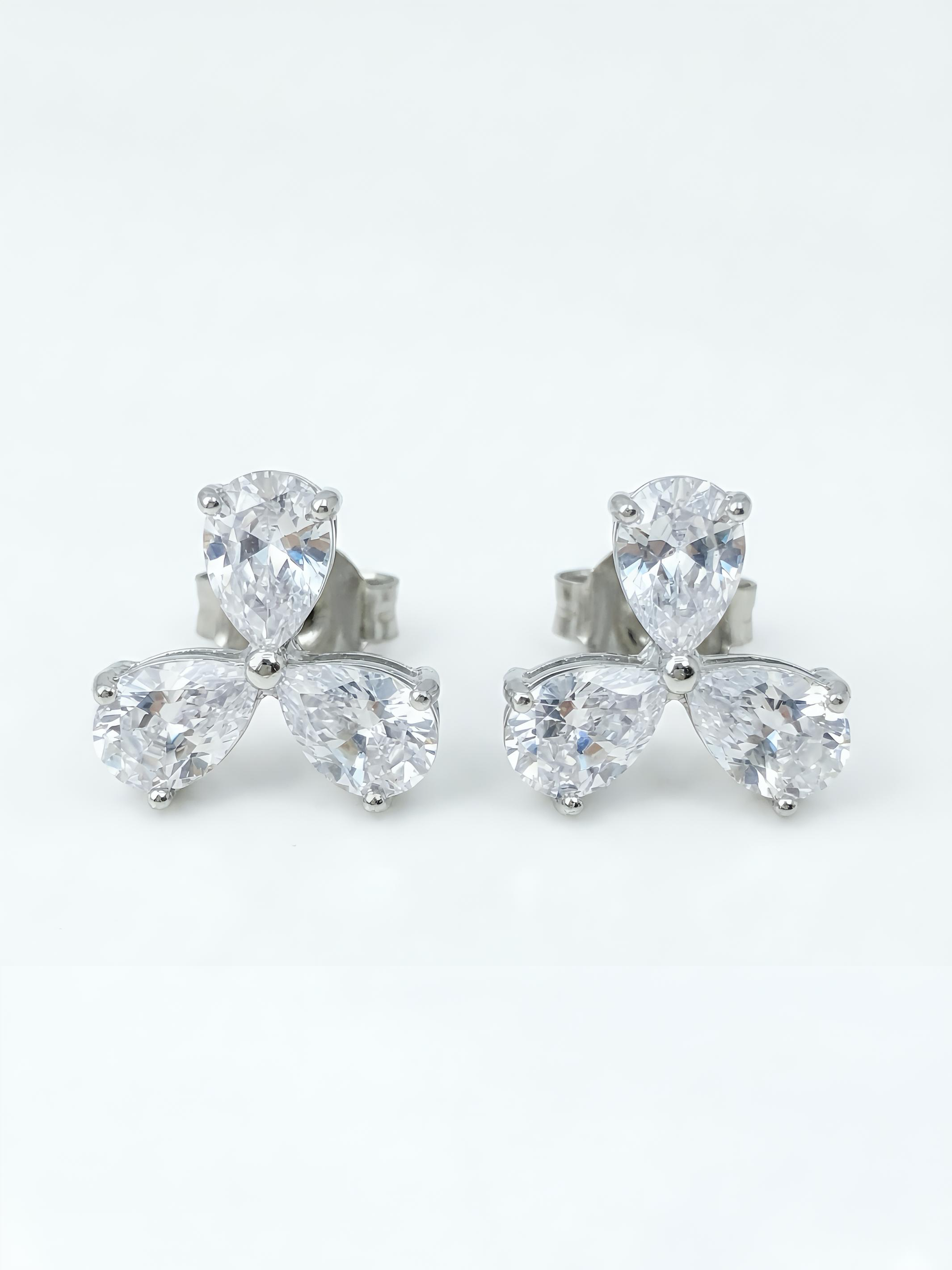 Leya stud Pure Silver Earring