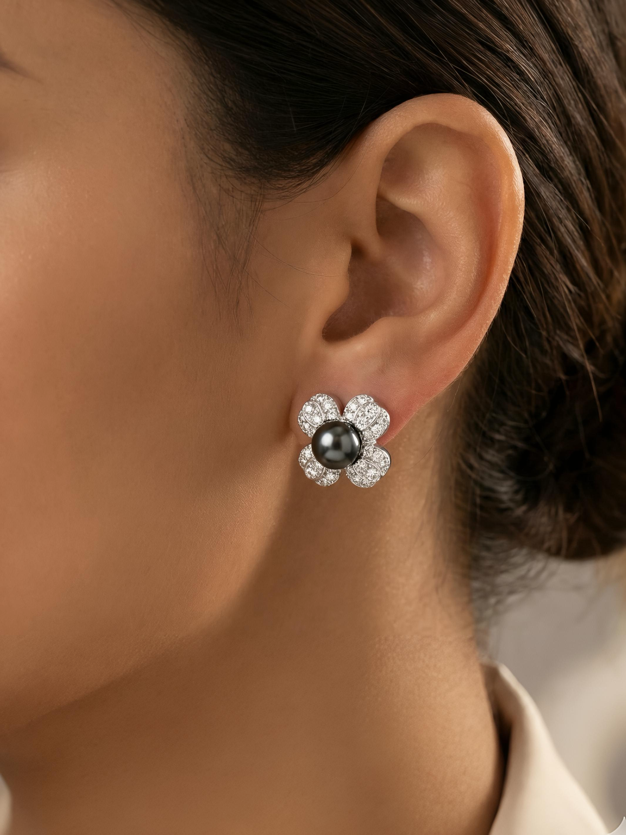 Flower shaped with Pearl Pure Silver Earring