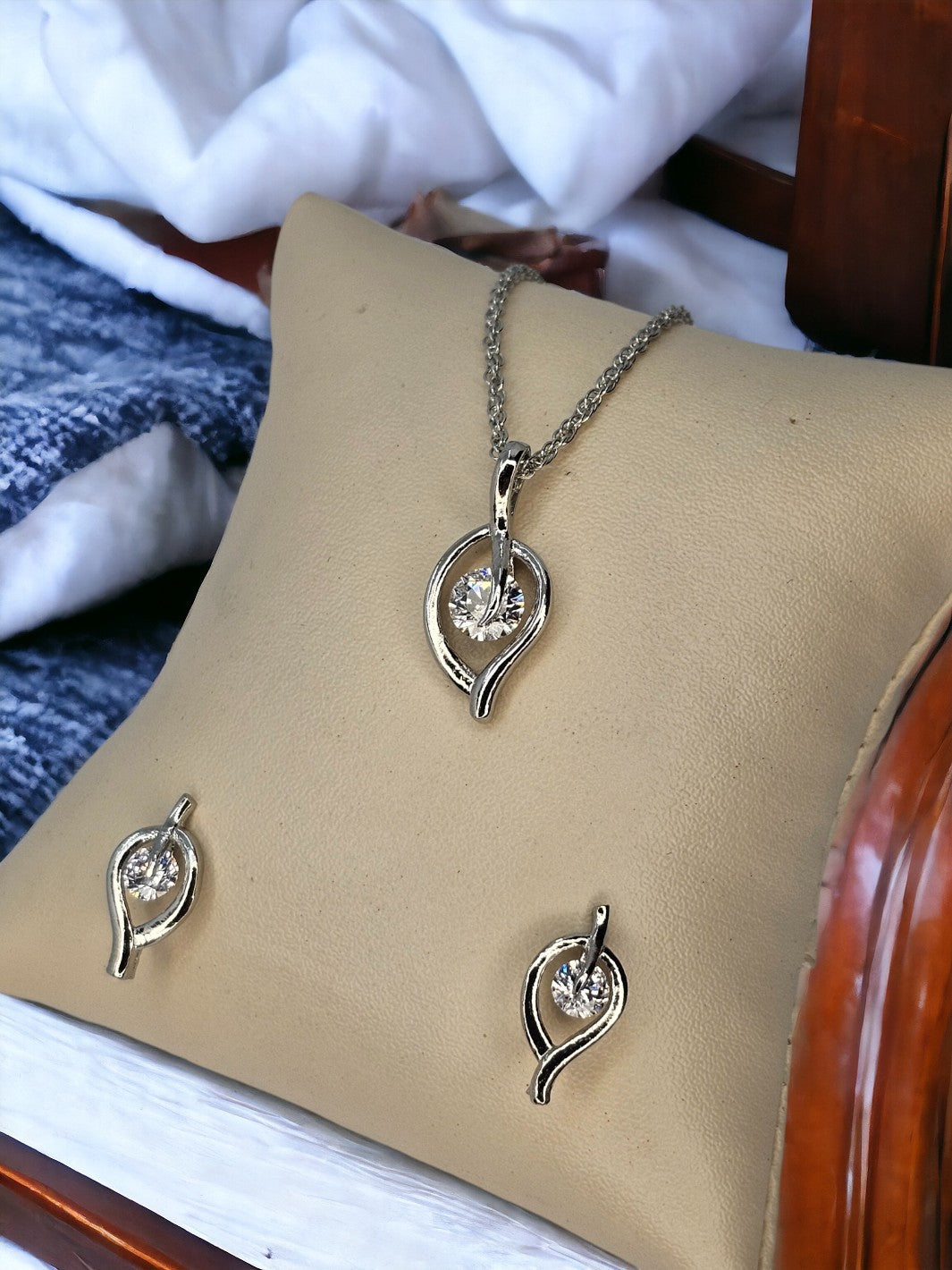 Sterling Silver Elegant Heart Design Pendant Set - PSA Jewels