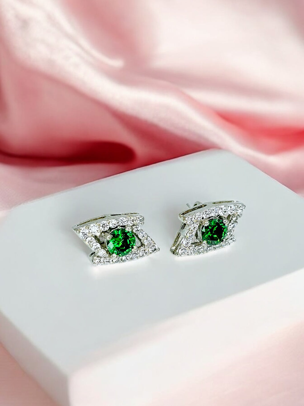 Silver contours of leaves Earring with Sapphire - PSA Jewels