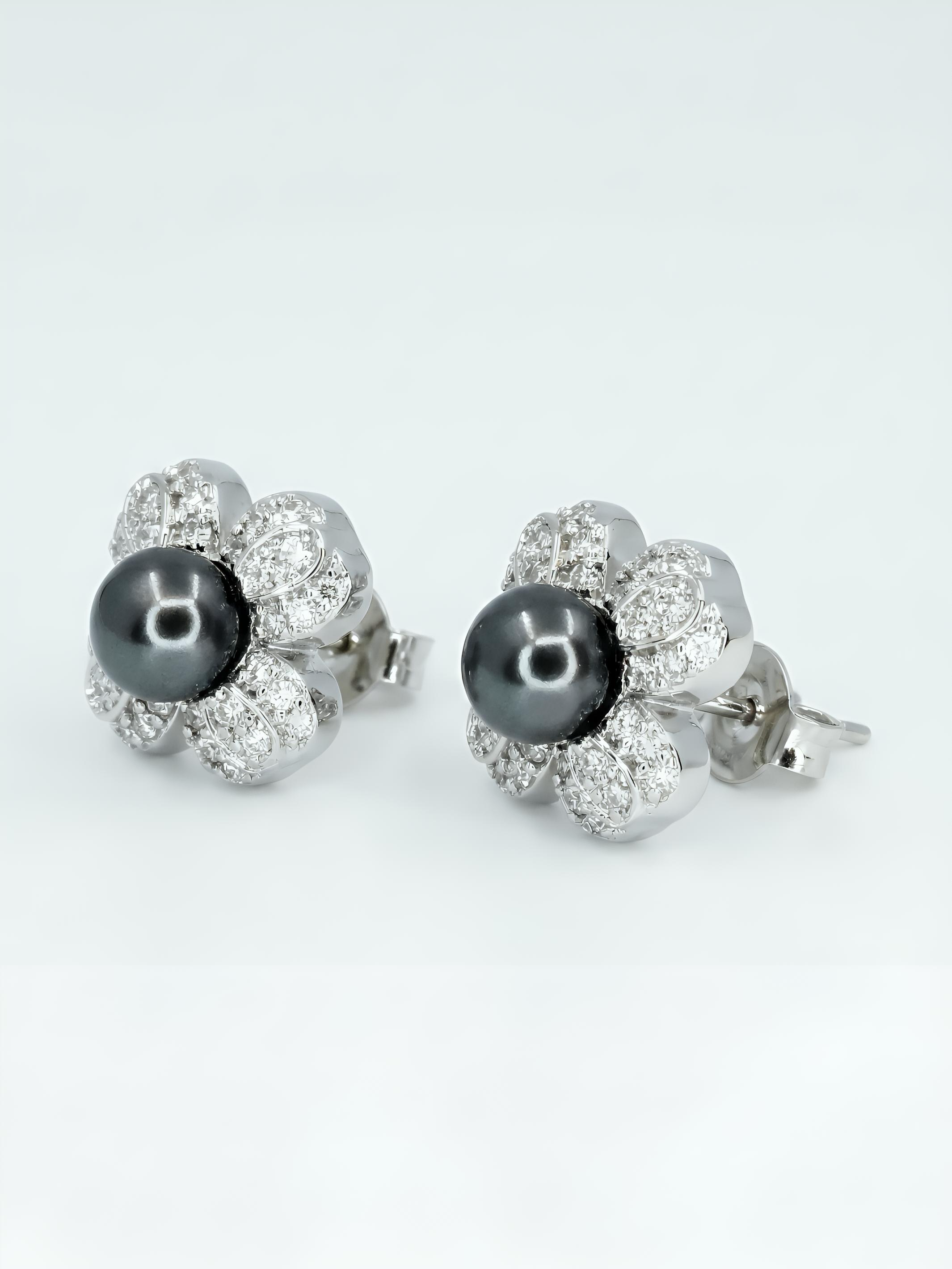 Flower shaped with Pearl Pure Silver Earring