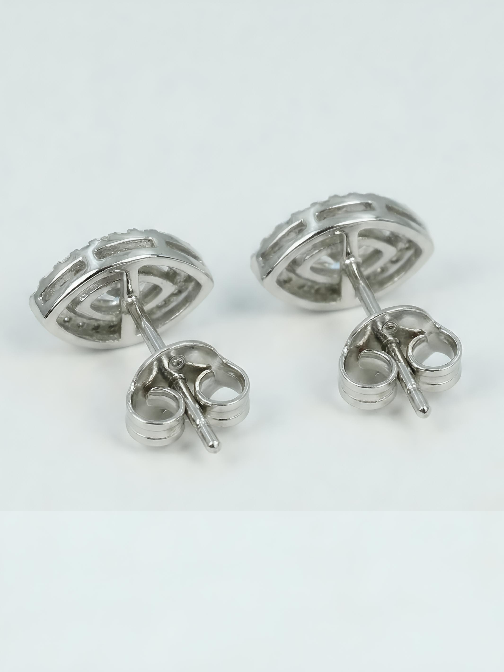 Single Stone Pear Shaped Pure Silver Earring